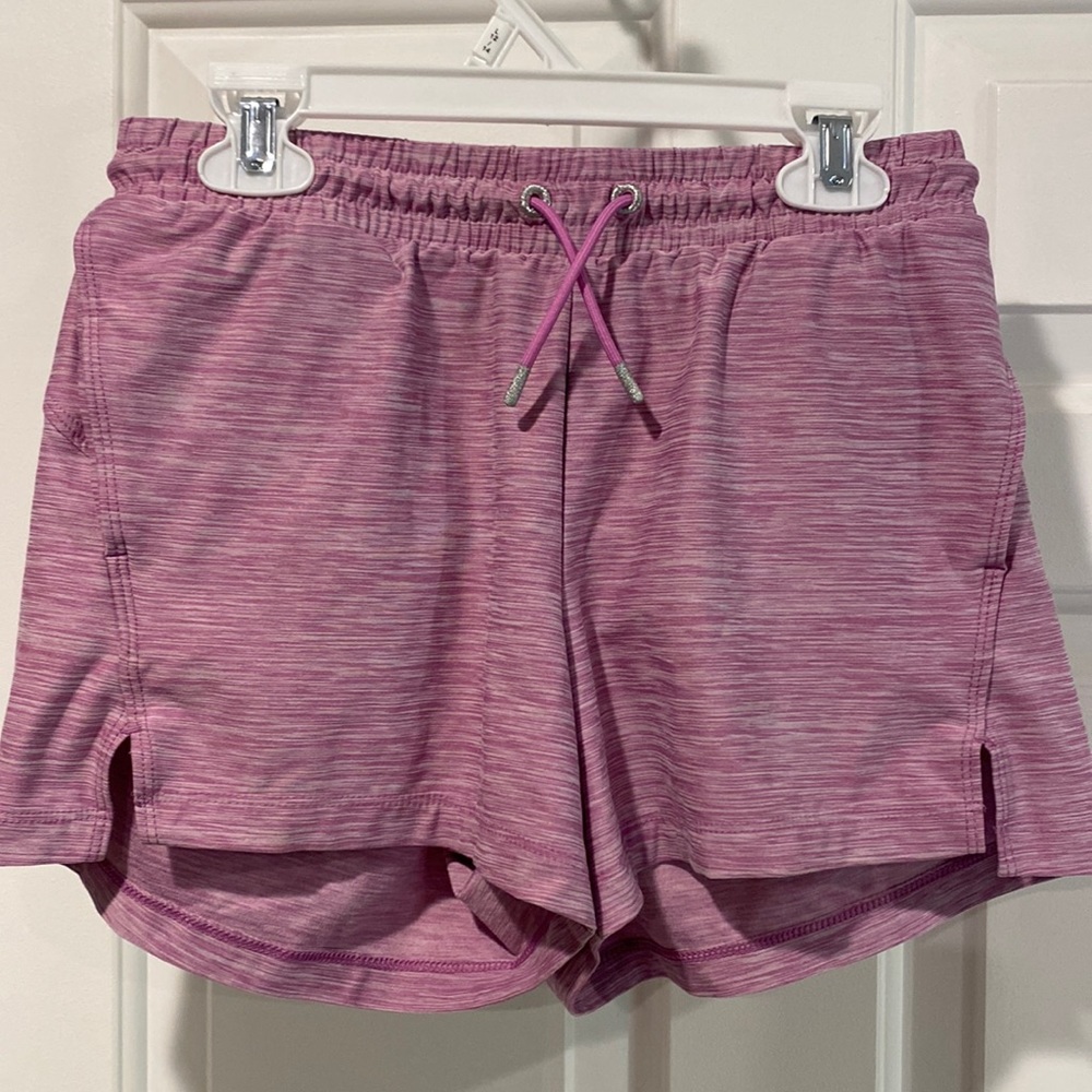 Girls L mauve athletic shorts
